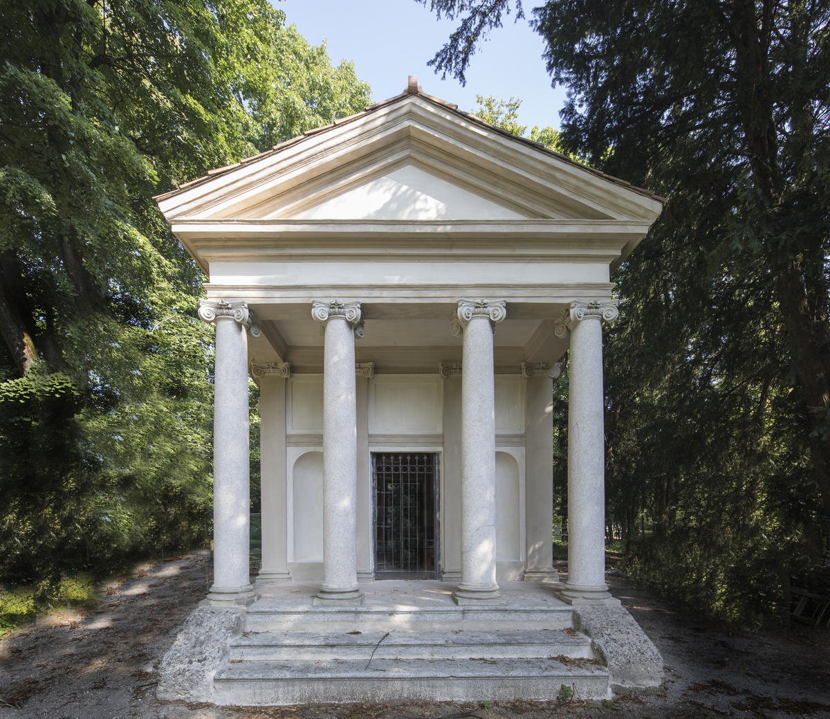 Nel Tempietto: fuori e dentro, sopra e sotto